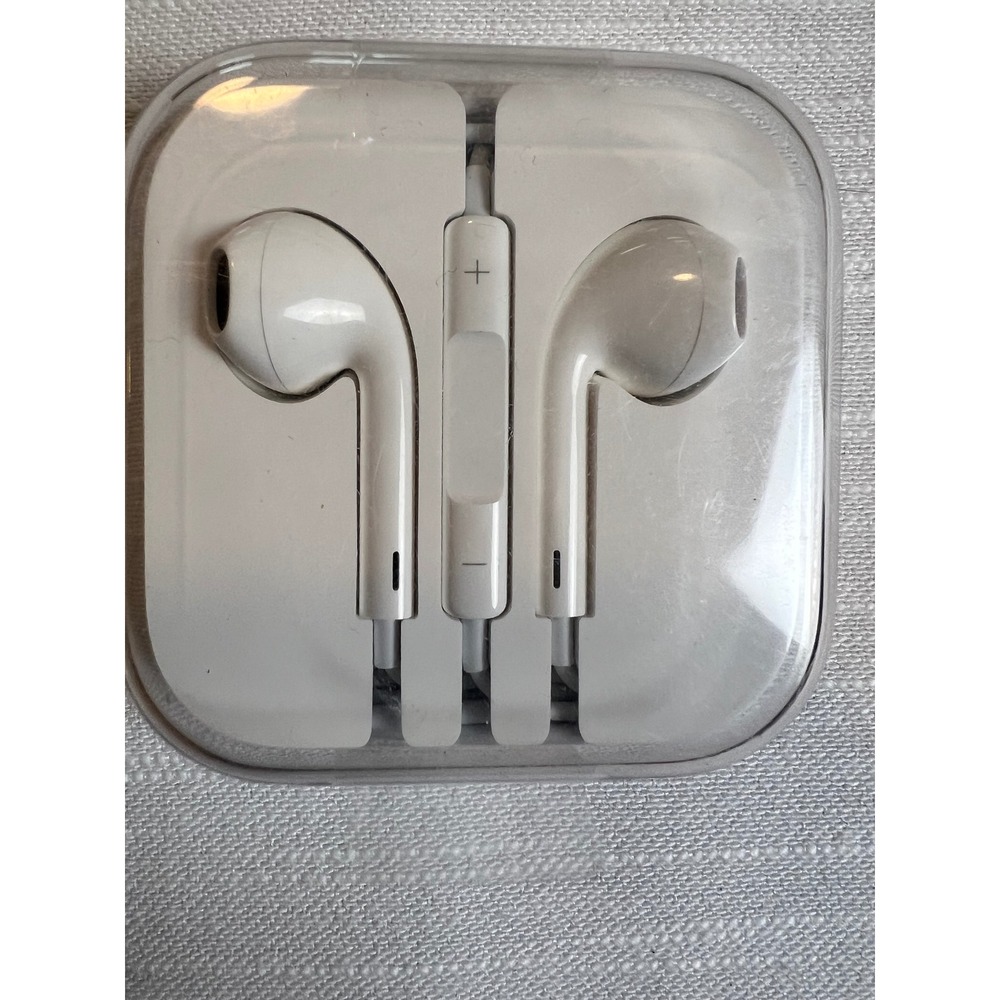 Apple EarPods with 3.5mm Headphone Plug Wired Earphones White MD827LL/A